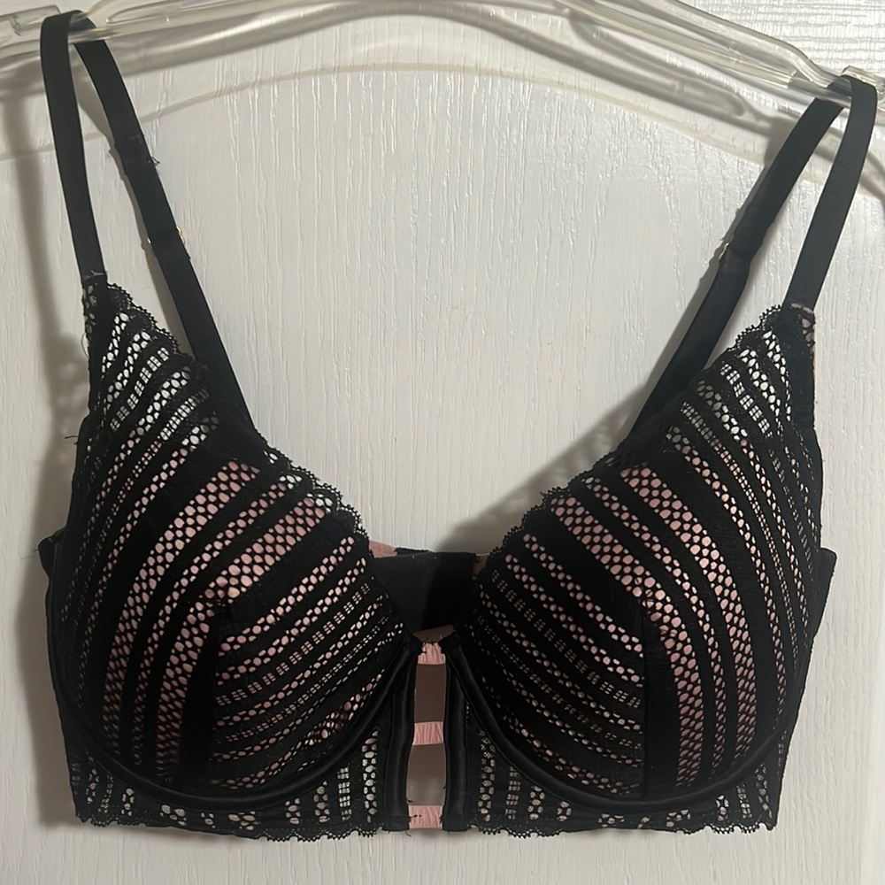Victoria’s Secret Lined Plunge 34DD EUC